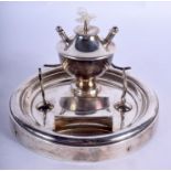 A STYLISH SILVER GENTLEMAN'S DESK STAND. London 1912. 11 oz overall. 12.5 cm wide.