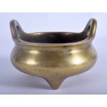A 19TH CENTURY CHINESE TWIN HANDLED BRONZE CENSER bearing Xuande marks to base. 853 grams. 12.5 cm