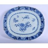 A LARGE 18TH CENTURY CHINESE EXPORT BLUE AND WHITE DISH Qianlong. 34 cm x 20 cm.