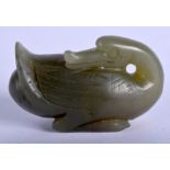 A SMALL CHINESE GREEN JADE FIGURE OF A BIRD. 5.5 cm x 3.5 cm.