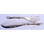 A GOOD PAIR OF ANTIQUE RUSSIAN SILVER FISH SERVING UTENSILS. 12.3 oz.