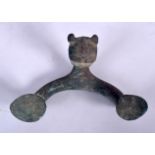 AN ISLAMIC BRONZE HANDLE, formed as a beast. 12 cm wide.