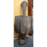 A LARGE AFRICAN SENUFU CARVED HORNBILL STATUE, formed with elongated features. 120 cm x 44 cm.