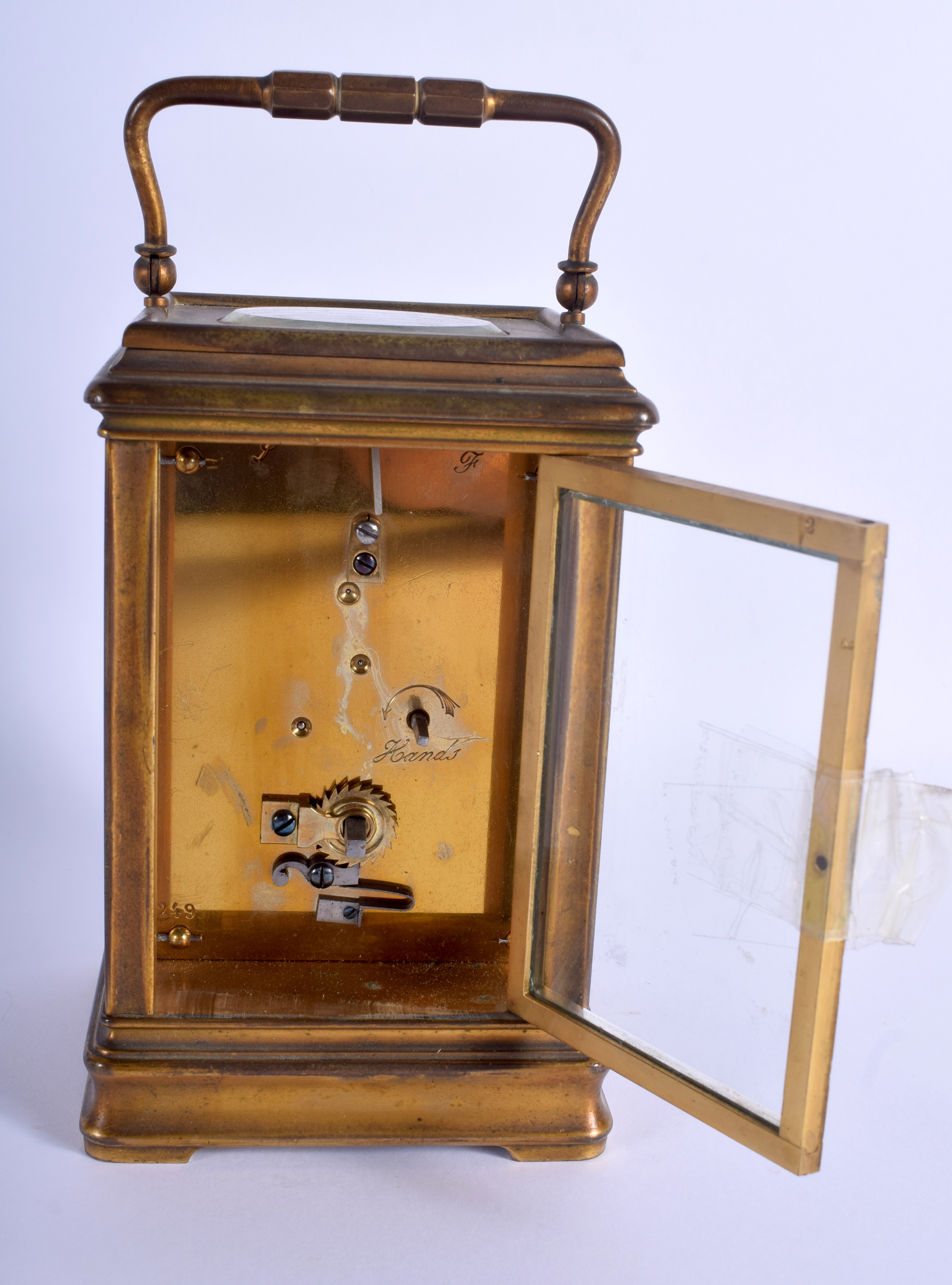 A LARGE ANTIQUE BRASS CARRIAGE CLOCK. 18.5 cm high inc handle. - Image 2 of 4