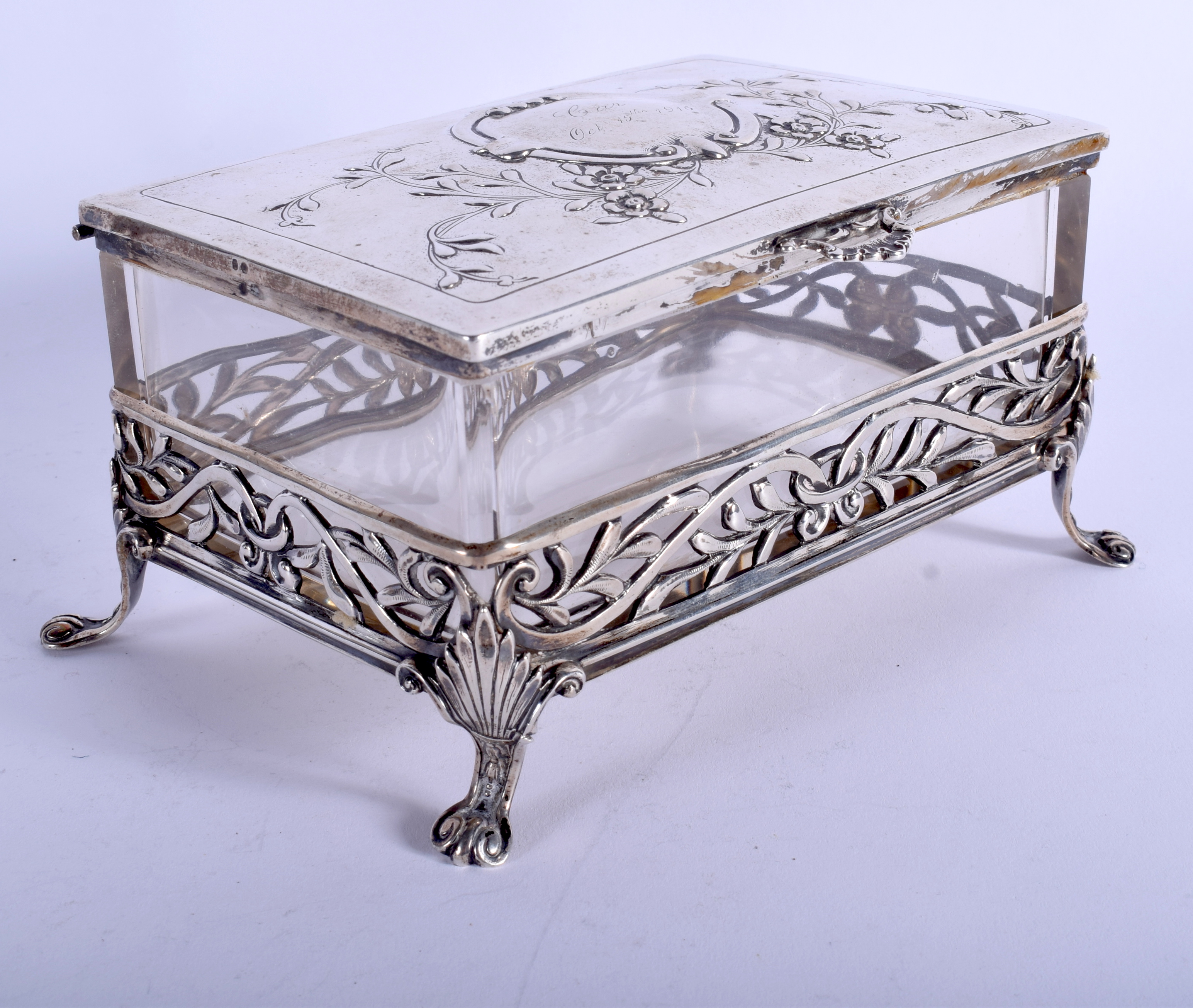 AN EARLY 20TH CENTURY CONTINENTAL SILVER AND CRYSTAL GLASS BOX. 15 cm x 9 cm.