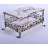 AN EARLY 20TH CENTURY CONTINENTAL SILVER AND CRYSTAL GLASS BOX. 15 cm x 9 cm.