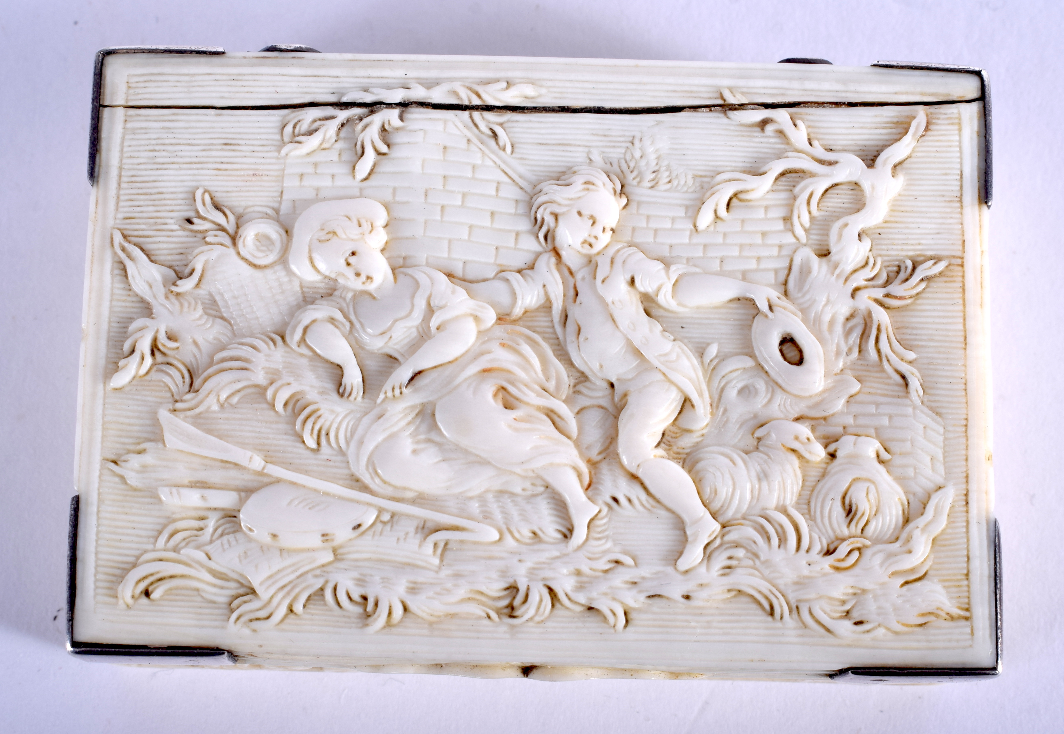 A VERY RARE 18TH/19TH CENTURY DIEPPE CARVED IVORY BOX with highly unusual mirrored internal fitting - Image 3 of 5