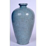 A CHINESE GE TYPE BALUSTER VASE, 20th century. 25 cm high.