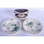 A PAIR OF ROYAL WORCESTER GREEN PAINTED SCALLOPED PLATES and a Samsons or Booths posy holder. 18 cm