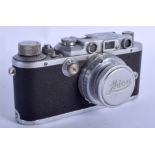 A VINTAGE LEICA DRP ERNST LEITZ WETZLAR No 343952 Camera. 14 cm wide.