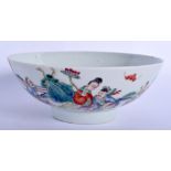 AN EARLY 20TH CENTURY CHINESE FAMILLE ROSE PORCELAIN BOWL Guangxu, painted with figures. 15.5 cm wi