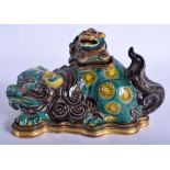 A LOVELY EARLY 19TH CENTURY FRANCO JAPANESE AO KUTANI INKWELL modelled as a recumbent beast. 18 cm