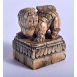 A 17TH/18TH CENTURY JAPANESE EDO PERIOD CARVED IVORY SEAL modelled as a Buddhistic lion. 3.5 cm x 2
