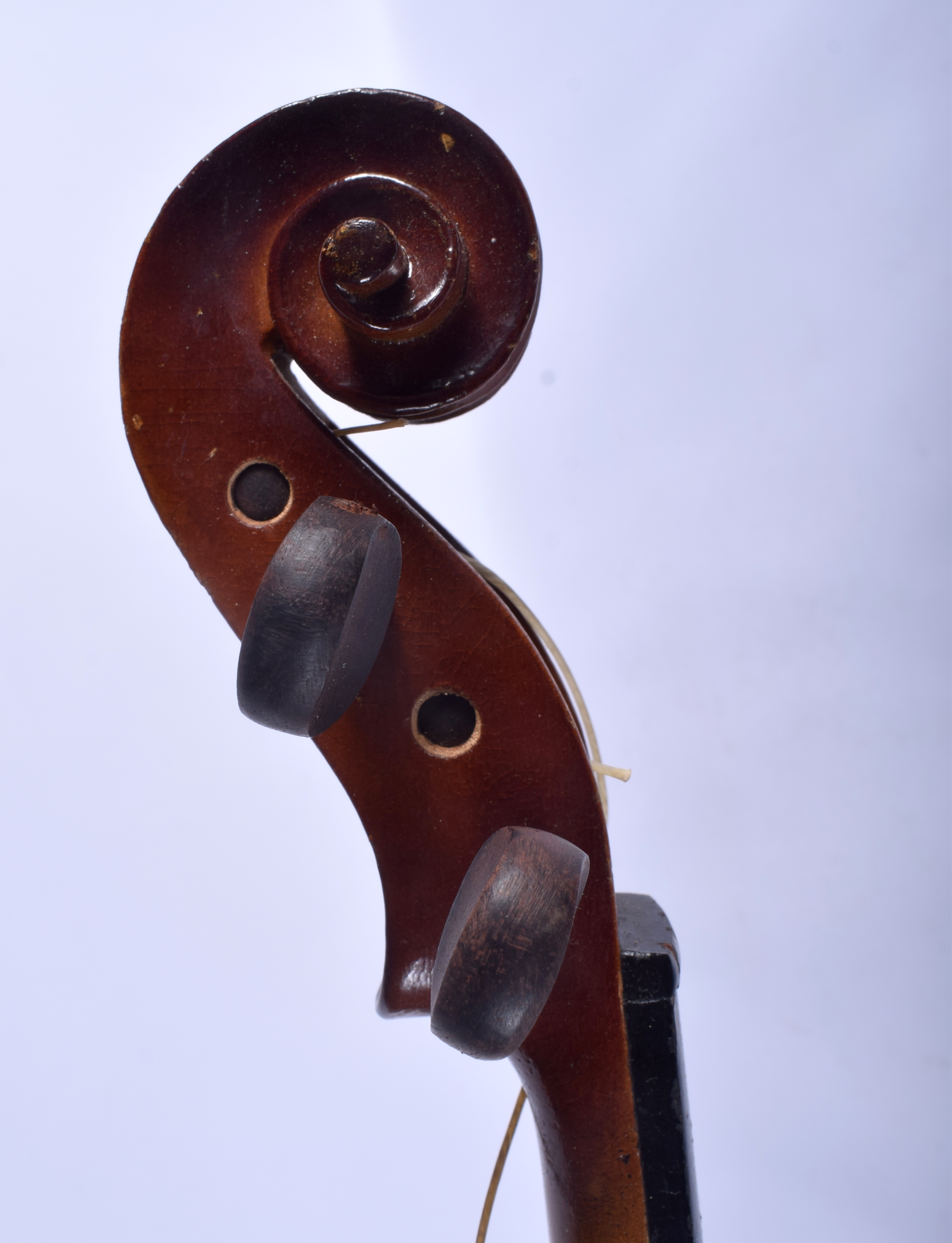 A VINTAGE TWO PIECE BACK VIOLIN together with another within a case. 64 cm long. (3) - Image 17 of 23