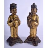 A GOOD PAIR OF 17TH CENTURY CHINESE GILT BRONZE LACQUERED IMMORTALS Yuan/Ming Dynasty. 16.5 cm high