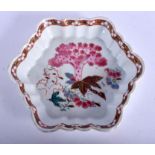 AN EARLY 18TH CENTURY CHINESE EXPORT FAMILLE ROSE SPOON TRAY Yongzheng. 13 cm wide.