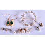 A PAIR OF HIGH CARAT GOLD AND EMERALD EARRINGS together with a gold brooch etc. (qty)