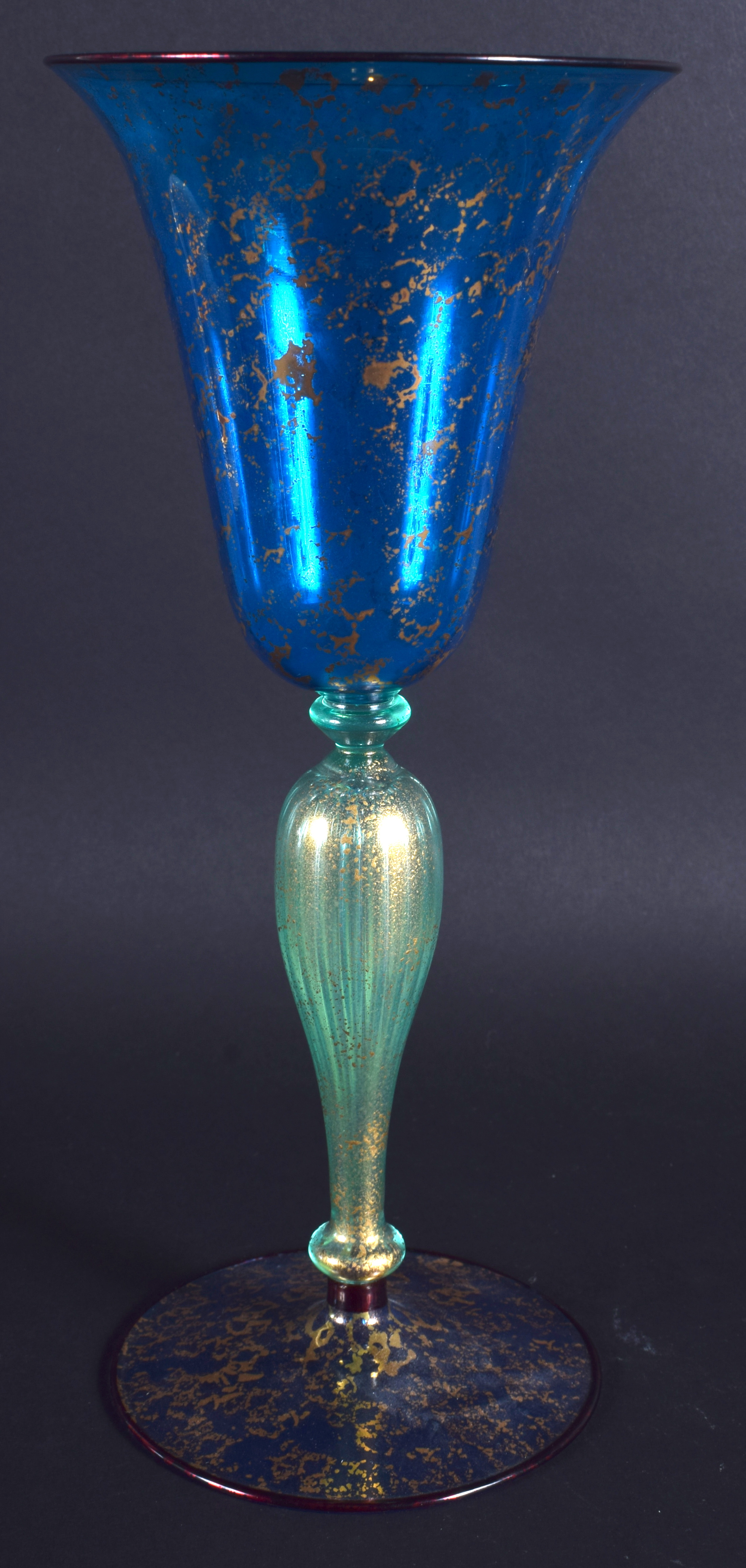 A LARGE VENETIAN GLASS with seaweed gilt splash decoration. 24 cm high. - Image 2 of 2