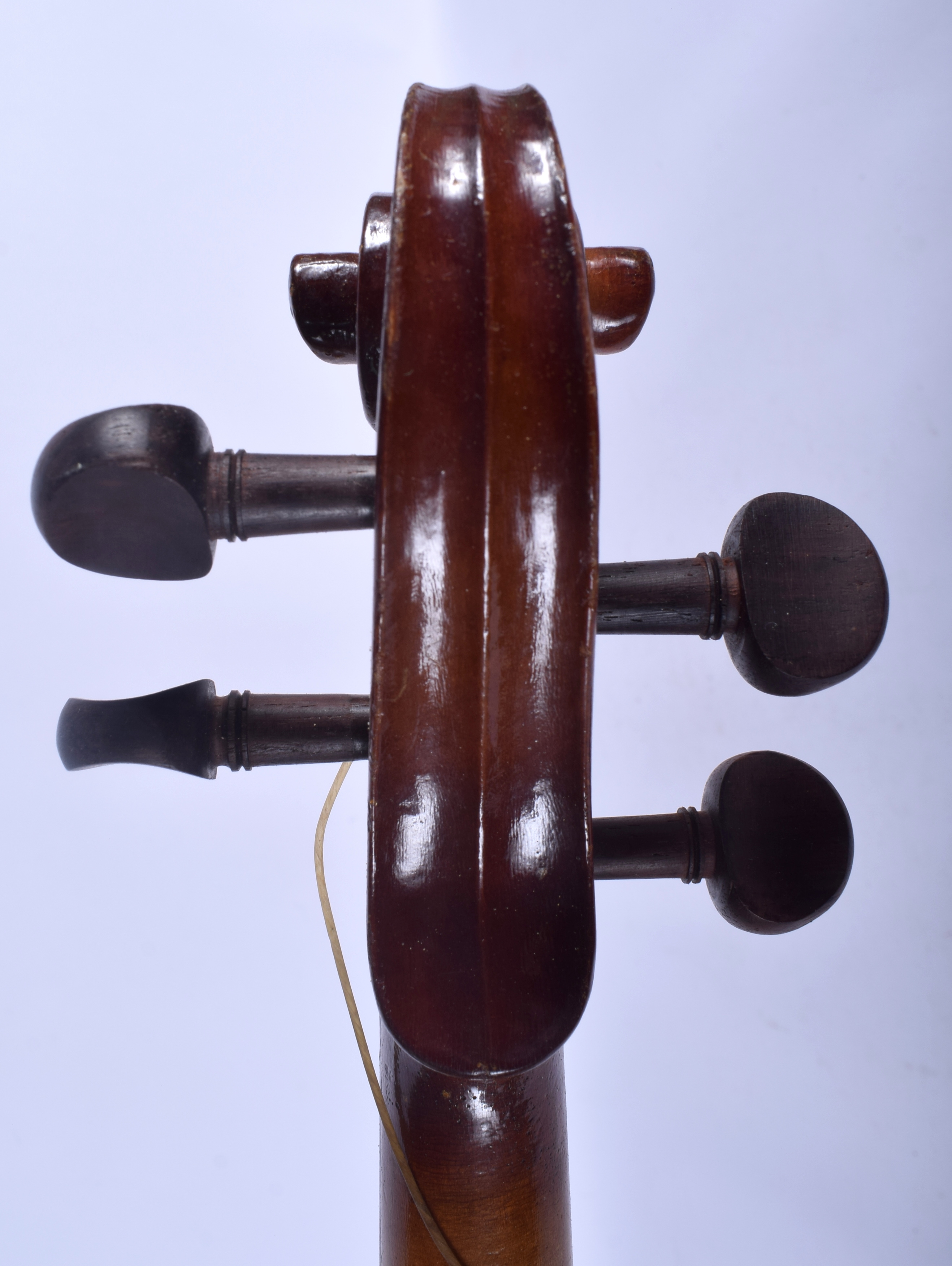 A VINTAGE TWO PIECE BACK VIOLIN together with another within a case. 64 cm long. (3) - Image 18 of 23