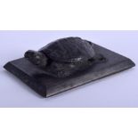 AN UNUSUAL EARLY 20TH CENTURY JAPANESE MEIJI PERIOD BRONZE SCROLL WEIGHT formed as a minogame. 7 cm