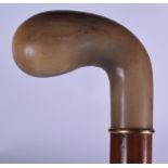 A GOOD EARLY 20TH CENTURY RHINOCEROS HORN HANDLED WALKING CANE, formed with a bulbous terminal and