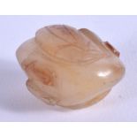 A 19TH CENTURY CHINESE CARVED AGATE JADE BIRD TOGGLE Qing. 2.5 cm x 2 cm.