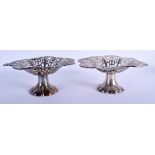 A PAIR OF 19TH CENTURY JAPANESE MEIJI PERIOD SILVER TAZZA. 14.3 oz. 18 cm wide.