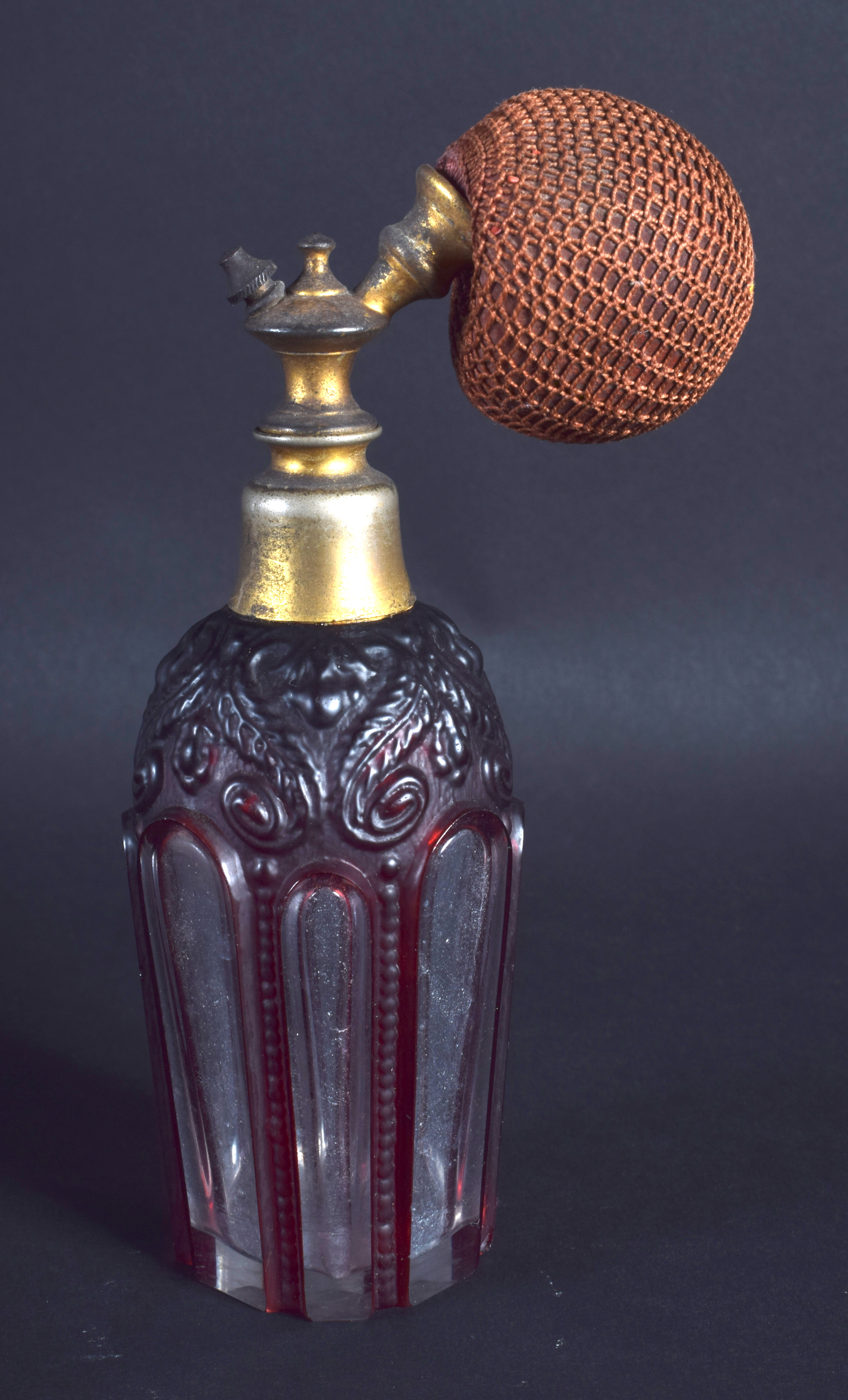 AN UNUSUAL 19TH CENTURY BOHEMIAN RUBY AND CLEAR GLASS PERFUME BOTTLE. 15 cm high.