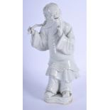 A LARGE 18TH CENTURY CHINESE DEHUA BLANC DE CHINE FIGURE OF AN IMMORTAL Kangxi/Yongzheng. 28 cm hig