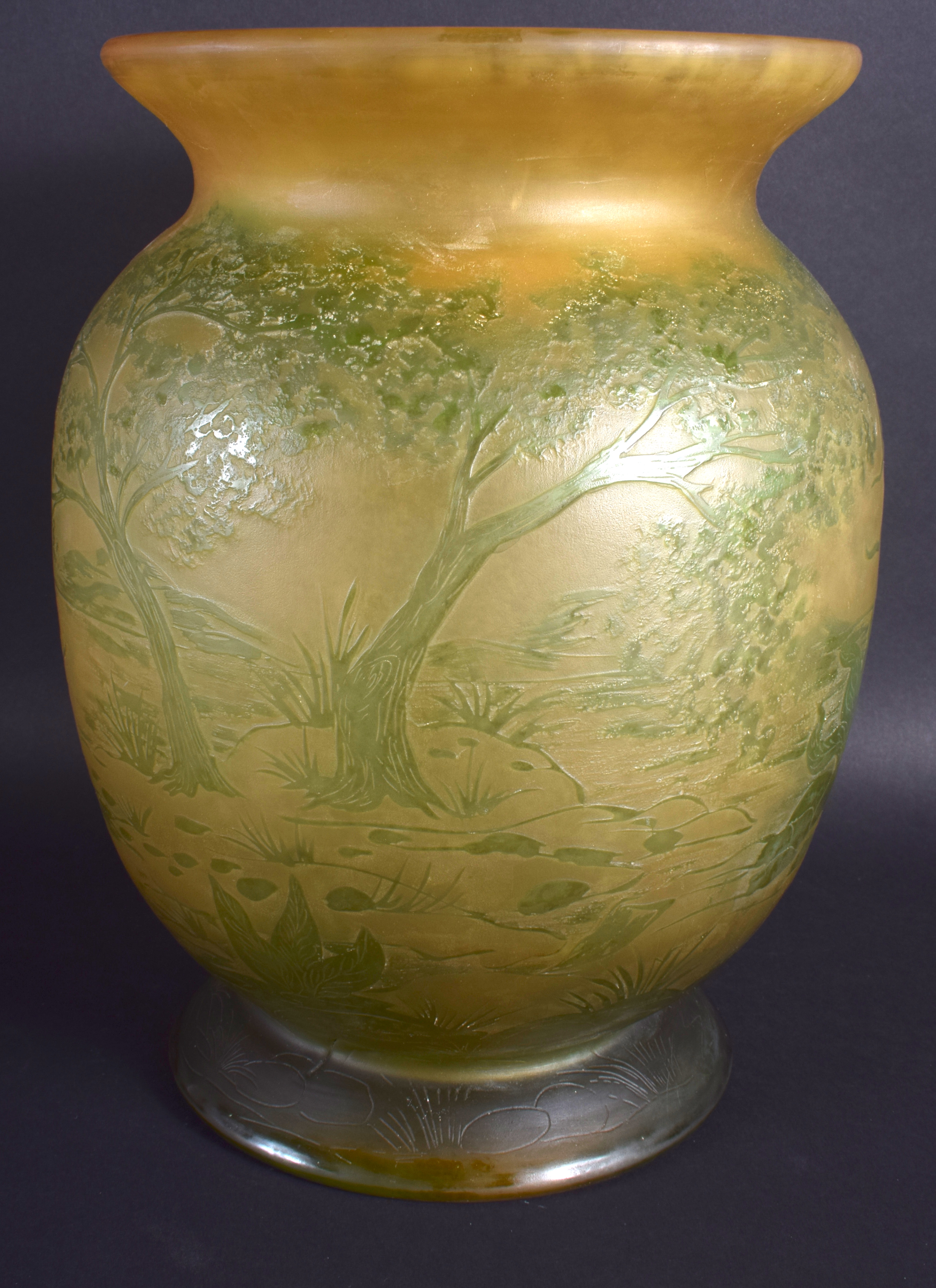 A LARGE CONTINENTAL ART CAMEO GLASS VASE decorated with green landscapes. 29 cm x 18 cm. - Image 2 of 2