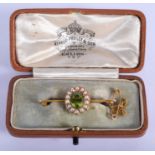 AN ANTIQUE 15CT GOLD AND PERIDOT BROOCH. 27 grams. 3.25 cm wide.