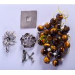 A TIGERS EYE NECKLACE together with silver brooches etc. (4)