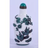 A CHINESE PEKING GLASS SNUFF BOTTLE. 8.5 cm high.