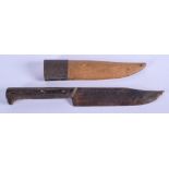 A 19TH CENTURY MIDDLE EASTERN RHINOCEROS HORN HANDLED KNIFE. 24 cm long.