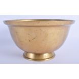 A LARGE 19TH CENTURY CHINESE QING DYNASTY POLISHED BRONZE BOWL bearing Xuande marks to base. 26 cm x
