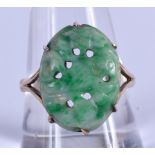 AN ANTIQUE 9CT GOLD CHINESE JADEITE RING. 3.6 grams. R.