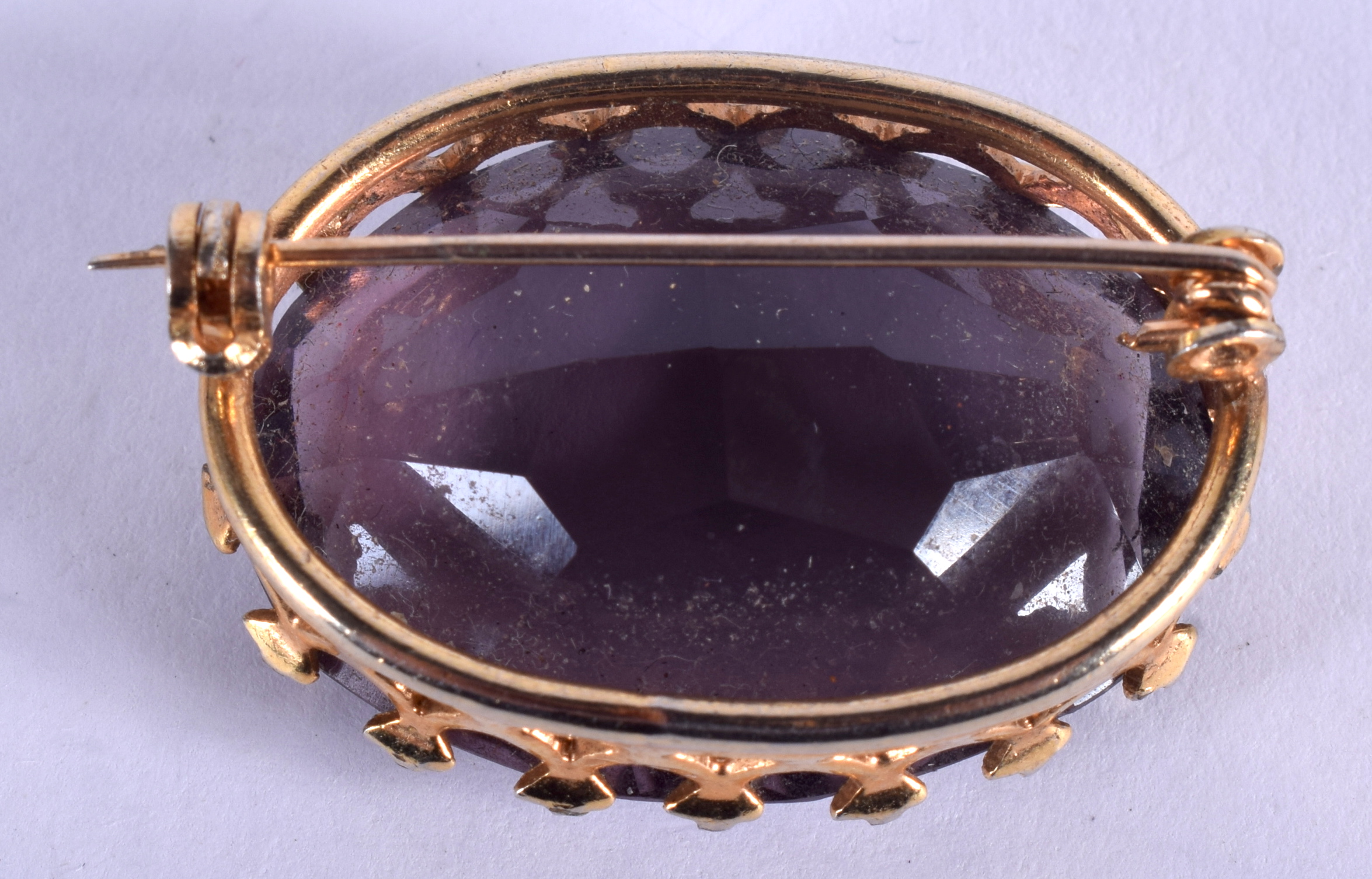 A GOLD AND AMETHYST PENDANT. 10.7 grams. 2 cm x 3 cm. - Image 2 of 2
