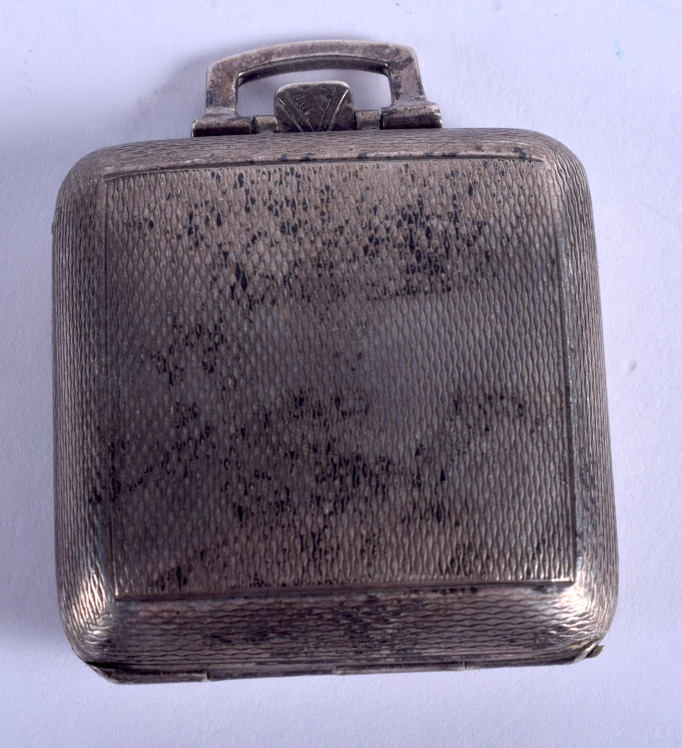 AN ART DECO SILVER PURSE WATCH. 3.25 cm square. - Image 3 of 4