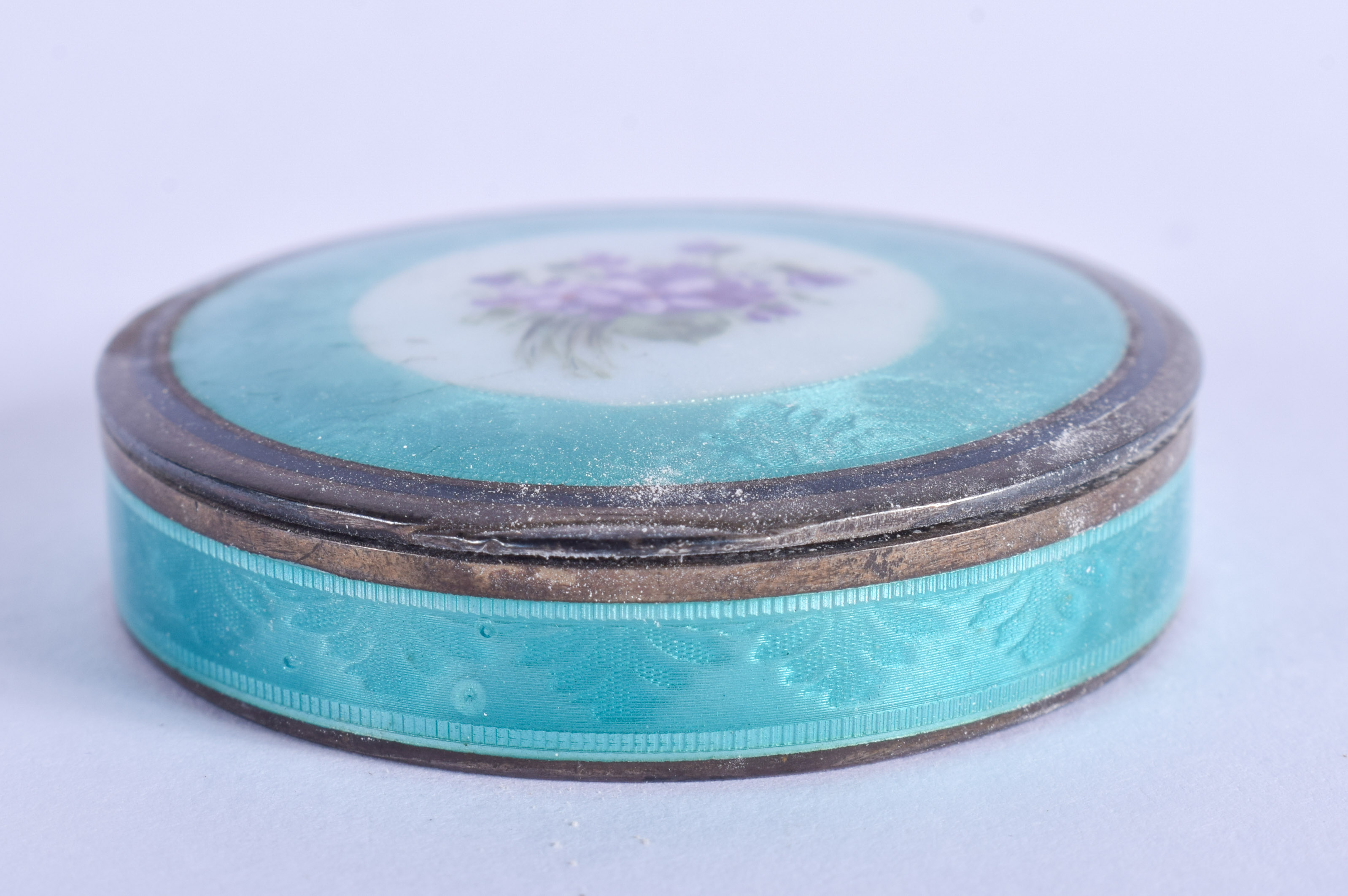 AN ART DECO SILVER FLOWER BOX. 4 cm diameter. - Image 3 of 4