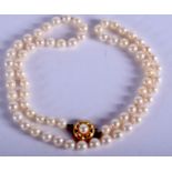 AN EDWARDIAN 9CT GOLD AND PEARL NECKLACE. 44 cm long.