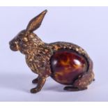 A 1920S BRASS AND TORTOISESHELL HARE. 5 cm wide.