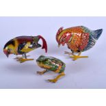 THREE VINTAGE TIN PLATE WIND UP TOYS. (3)