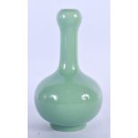 A CHINESE GREEN GROUND GARLIC NECK P ORCELAIN VASE. 21.5 CM HIGH.