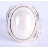 A SILVER AND PEARL RING. Q.