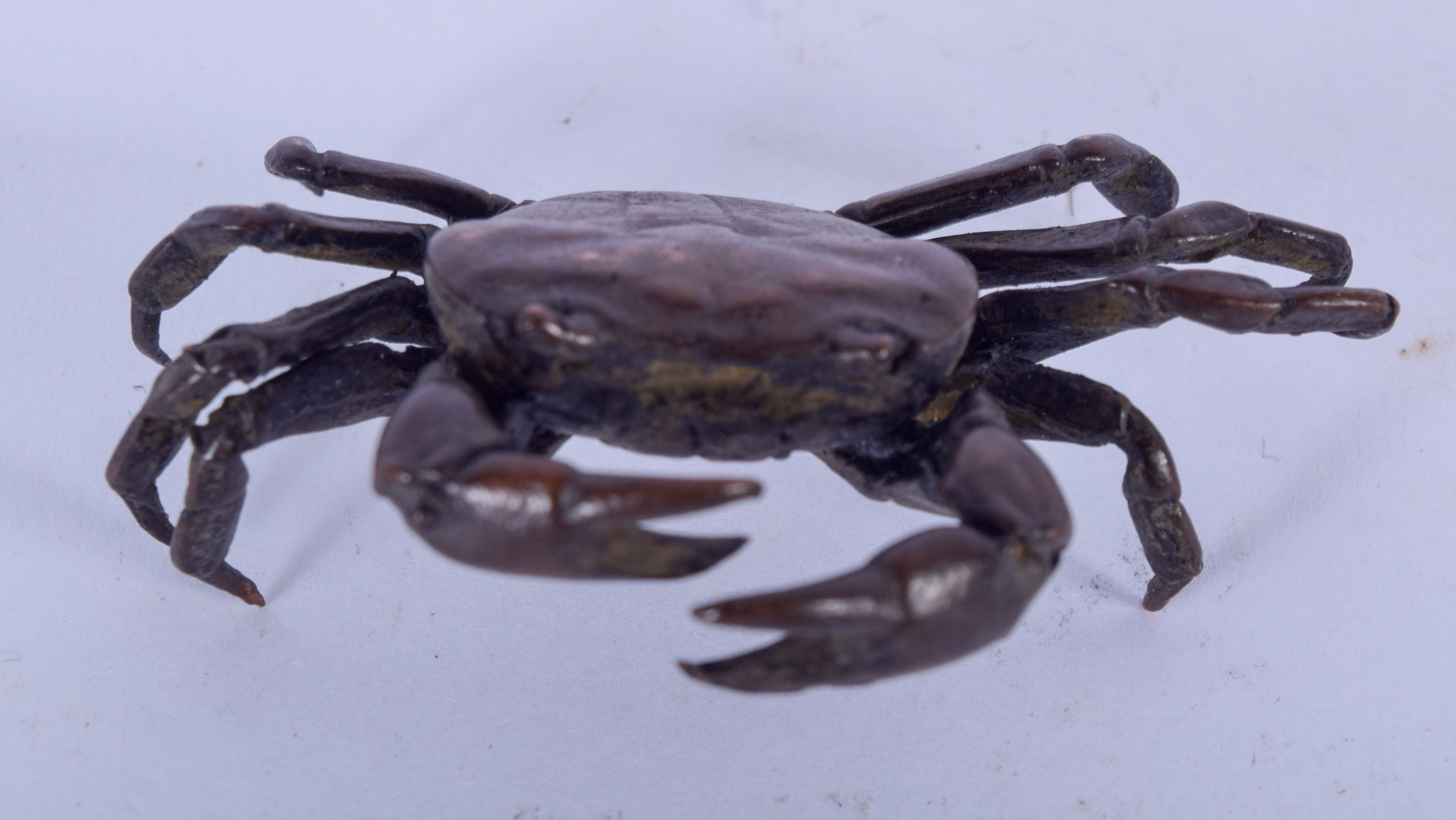 A JAPANESE BRONZE OKIMONO IN THE FORM OF A CRAB. 5.25 cm wide.