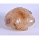 A 19TH CENTURY CHINESE CARVED AGATE JADE BIRD TOGGLE Qing. 2.5 cm x 2 cm.