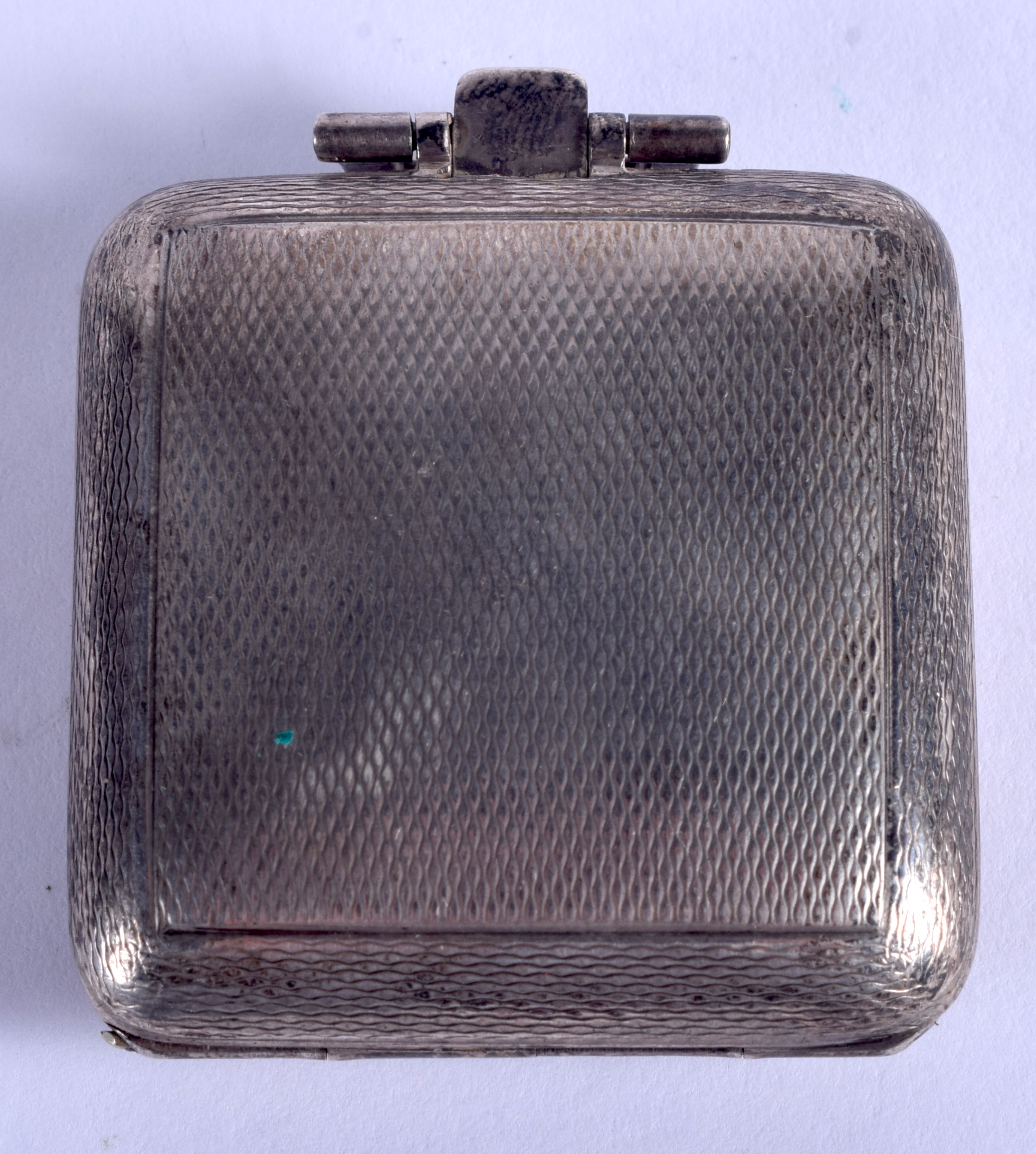 AN ART DECO SILVER PURSE WATCH. 3.25 cm square. - Image 2 of 4