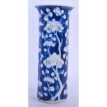 A 19TH CENTURY CHINESE BLUE AND WHITE PRUNUS VASE. 21 cm high.