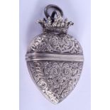 A SILVER HEART SHAPED VESTA CASE. 3.5 cm x 4.25 cm.