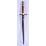 AN ANTIQUE CONTINENTAL BRONZE DAGGER. 45 cm long.